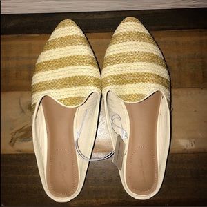 Universal Thread NWT Straw Two-Tone Mules with Memory Foam NWT